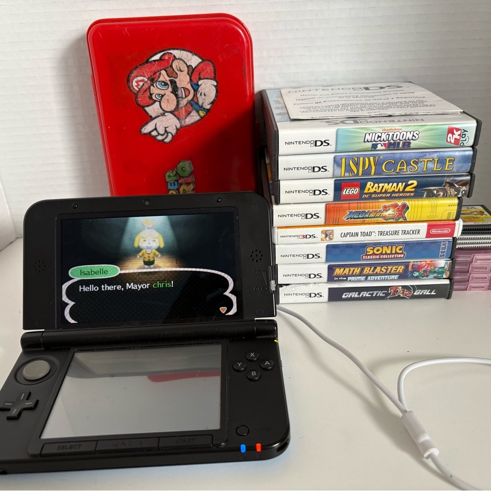 Nintendo 3DS Blue/Black, Mario Case, Charge cords, Games